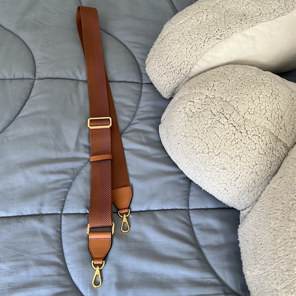 MCM Monogram Visetos Tote in Cognac - Picture 9 of 9